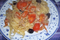 Linguine tonno e olive di Gaeta