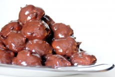 C&#039;è chi lo chiama profiterole e chi lo chiama profitterol