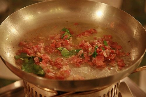 SPAGHETTI ALLA LAMPADA FLAMBE&#039; ALLA MANIERA DI SABATINI