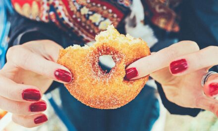 Breve guida per imparare a mangiare usando i cinque sensi